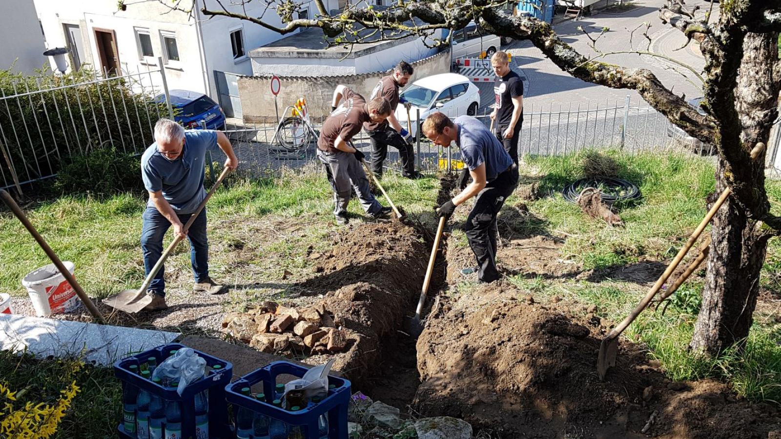 Bild 4 Kernbeijer Buwe bei der Arbeit